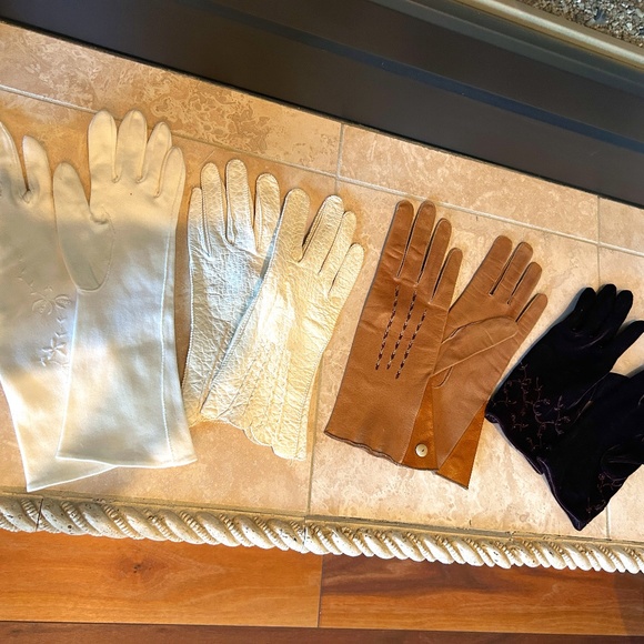 Set of 4 Pairs Vintage gloves Sz 7 and under - Picture 1 of 3